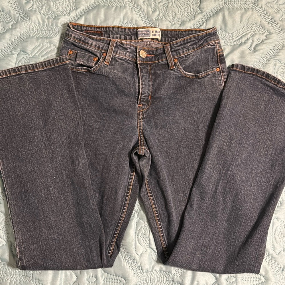 ❤️(123) like new. Ladies Levi’s in excellent condition. Size 8. Bootcut